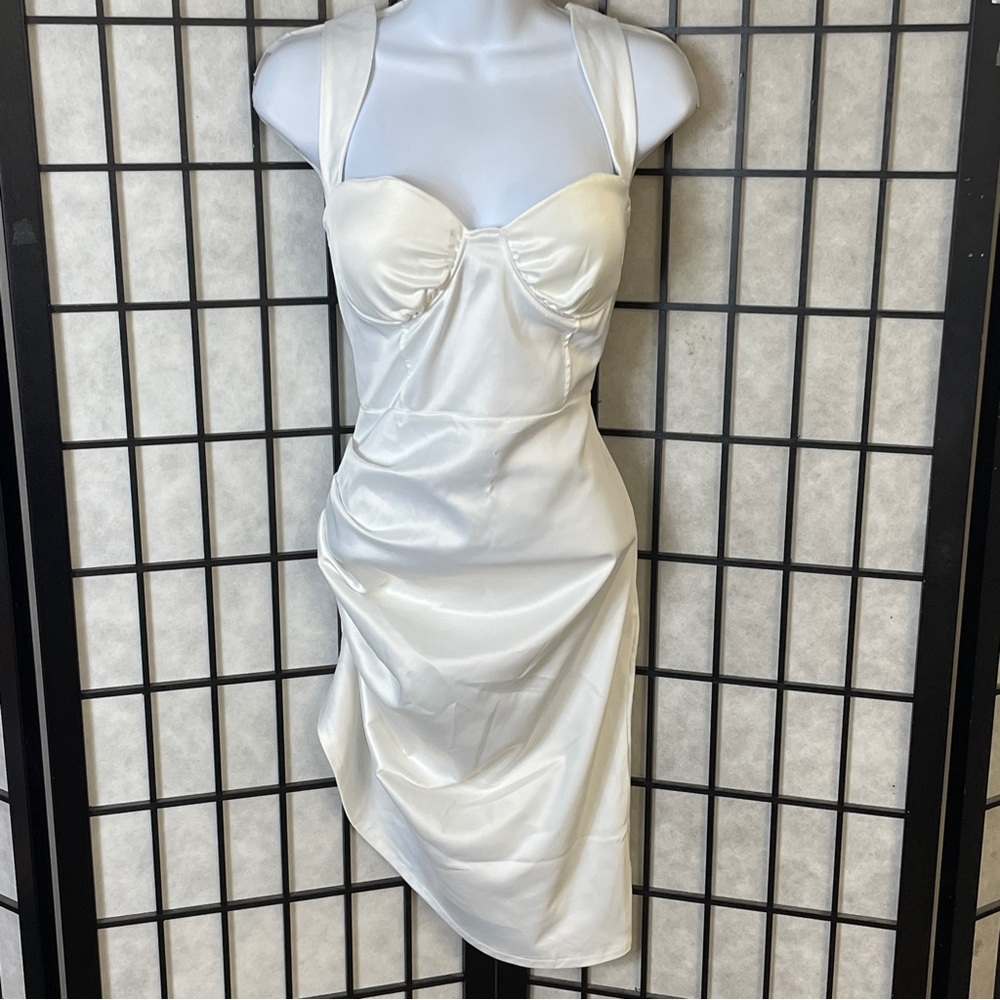 Chicme ladies, white bodycon dress, size large